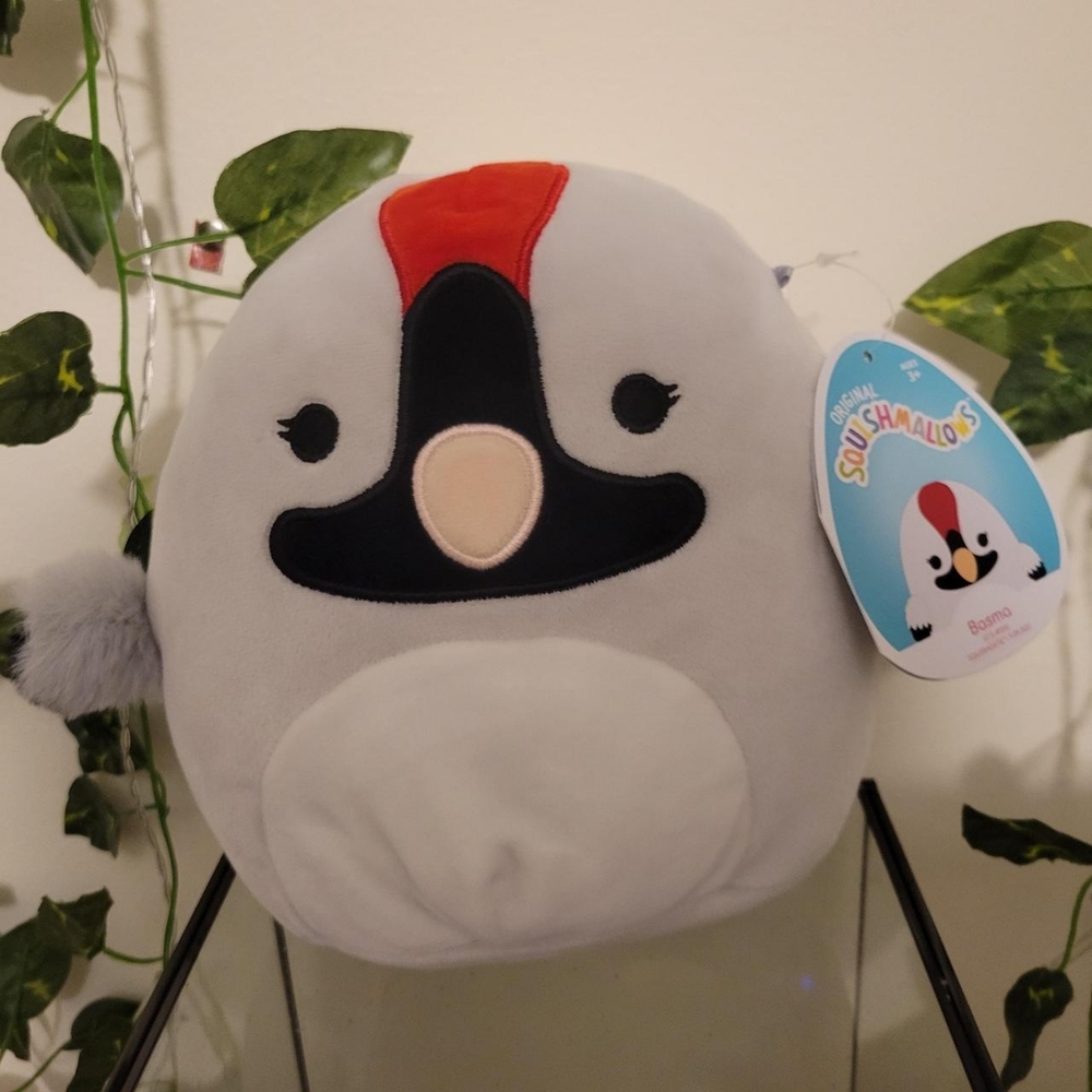 Basma squishmallow from Kellytoy ❤️🖤🫓🪨